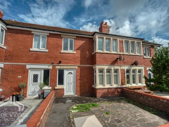 Curzon Road, Lytham St. Annes. 3 bed house to rent £995 pcm £230 pw