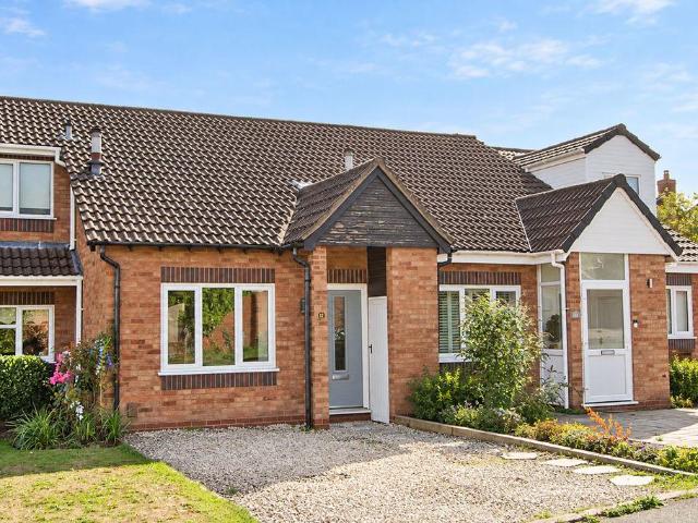 Curlew Close, Lichfield WS14 2 bed terraced house to rent £1,200 pcm £277 pw