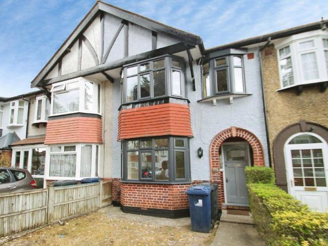 Currey Road, Greenford 3 bed terraced house to rent £2,300 pcm £531 pw