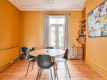 Currys, Masey Mews, London, SW2 1DN, United Kingdom | 4 bed house for rent #138931143 | Rentberry