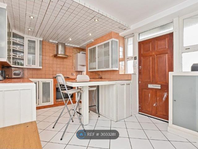 Custance House, London N1, 3 bed flat to rent, £3,150 pcm | PrimeLocation