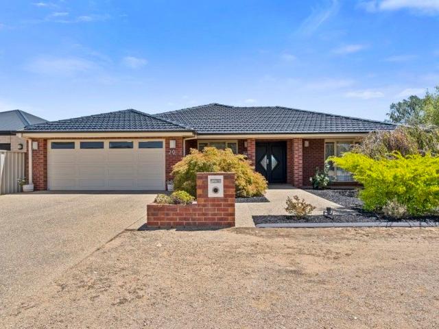 Custom Build Exceptional Living in a Quiet River End Location