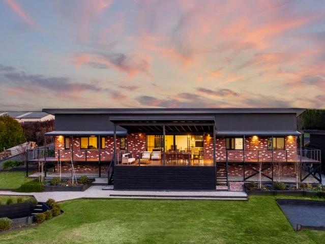 Spectacular and picturesque views overlooking the mountains