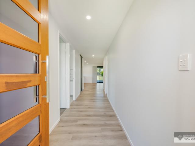 Custom Built Family Home on 4,027m² with Solar, Shed and Space!