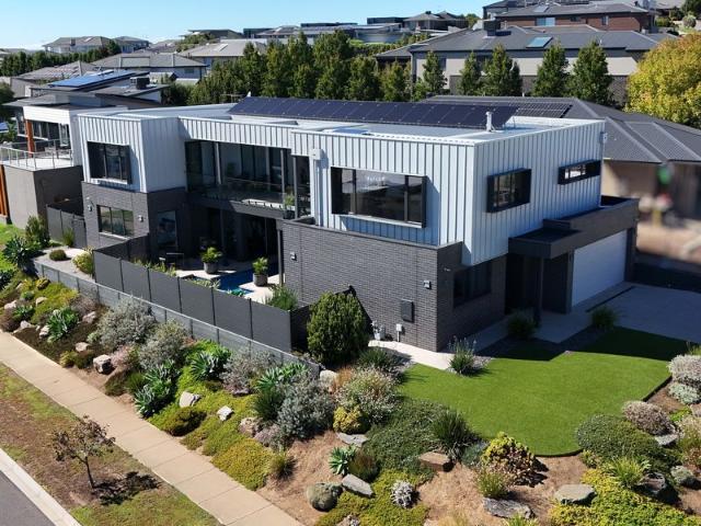 Intergenerational living with uninterrupted panoramic views