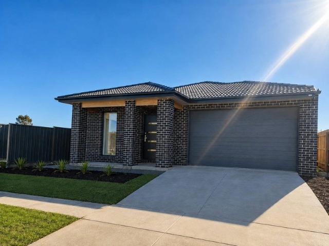 Custom Built Fully Brick Luxury Home in a Prime Donnybrook Location