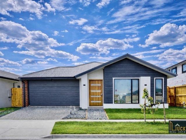 Custom Built! Katalia Estate! Close To Hume Anglican Grammar School!