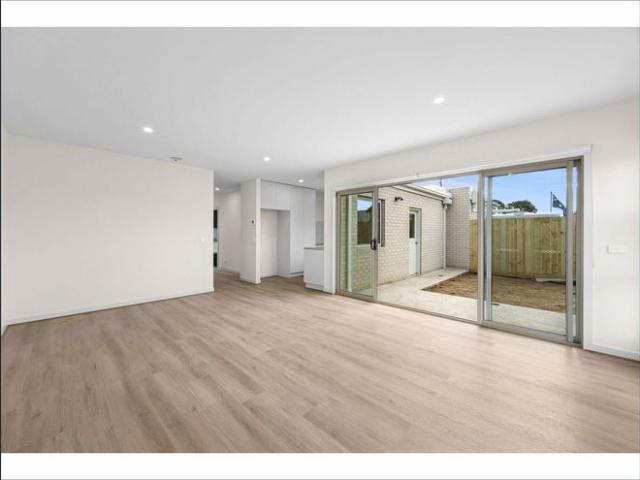 Custom Built, Two Bed Walk to Town