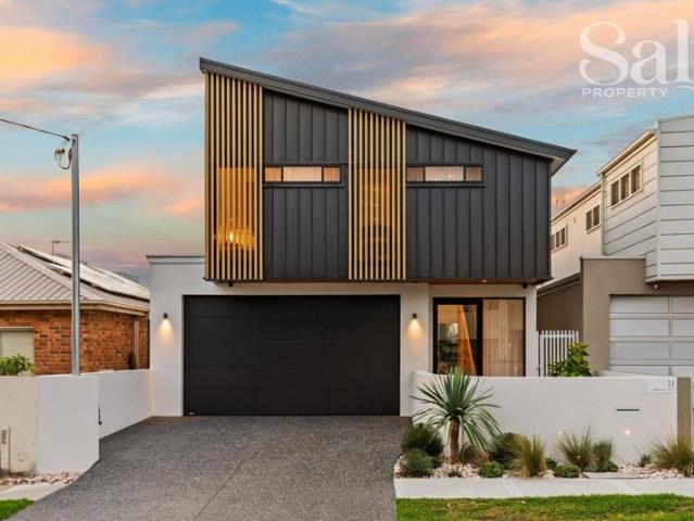 Custom Luxury Perfectly Positioned for Relaxed Beachside Living