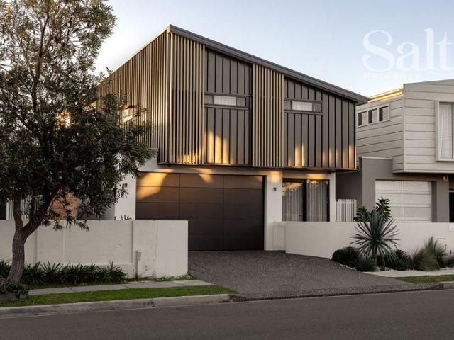 Custom Luxury Perfectly Positioned for Relaxed Beachside Living