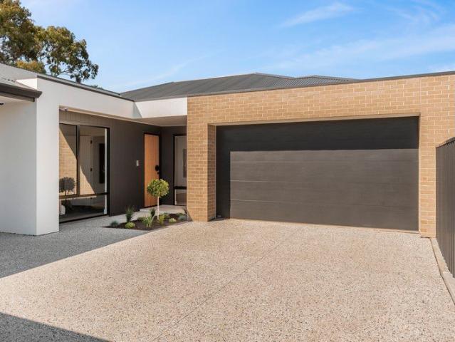 Custom Single Level Luxury Residence in a Prime Albert Park Enclave