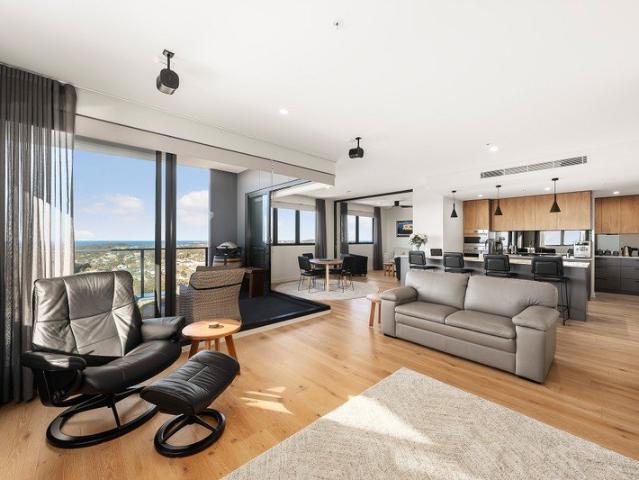 Customized Luxury Paired with a Pacific Horizon