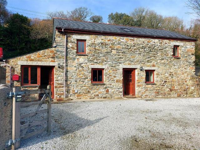 Cusgarne 3 bed cottage to rent £1,525 pcm £352 pw