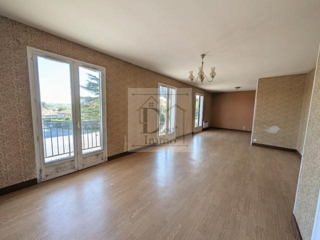 Cussac — Maison familiale modulable en 2 logements avec garages et jardin