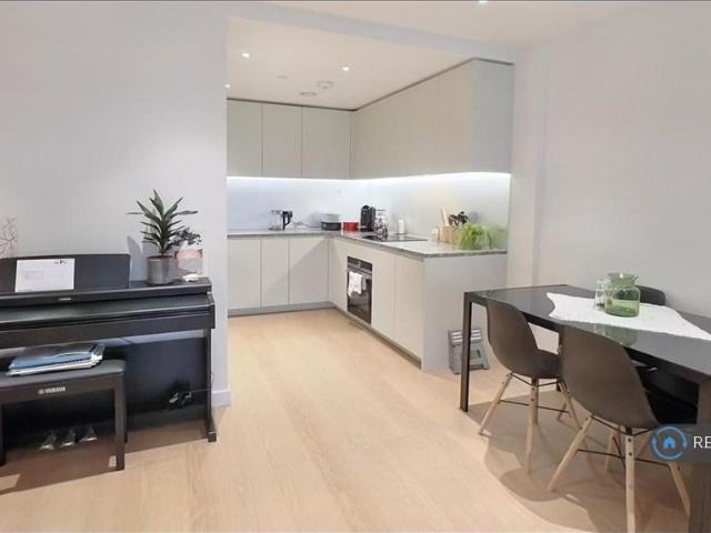 Cutter Lane, London, SE10 2 bed flat to rent £2,895 pcm £668 pw