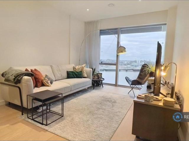 Cutter Lane, London, SE10 2 bed flat to rent £2,895 pcm £668 pw