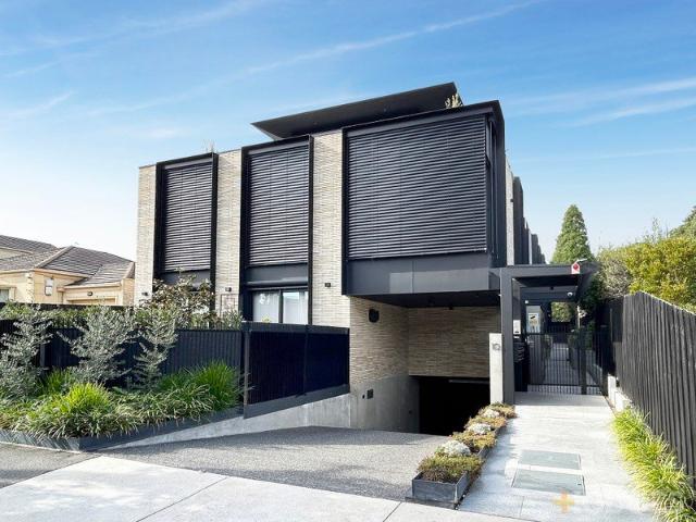 Cutting Edge Design on the Edge of Bay St