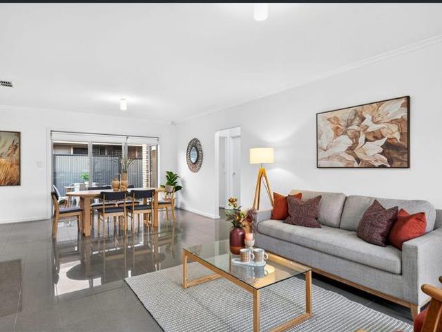 CUTE, MODERN AND READY TO MOVE IN