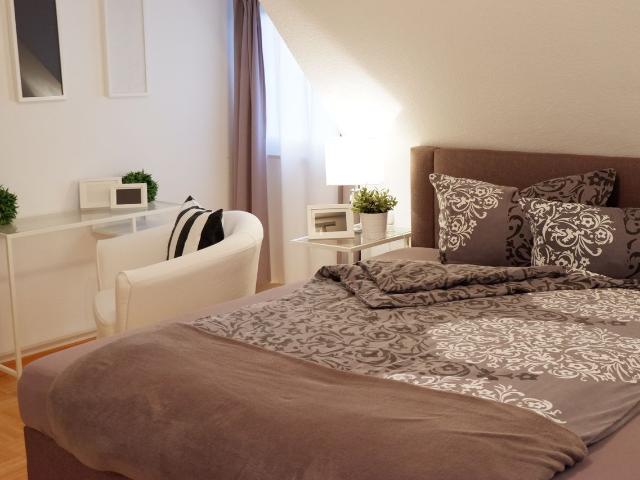 Cute and wonderful apartment in Stuttgart Zuffenhausen near Porsche, Stuttgart Amsterdam Apartments for Rent