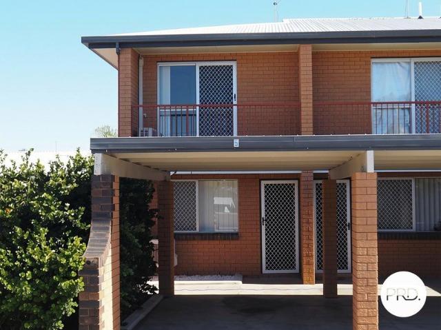 Cute and cosy with bushland views