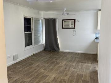 Cute and cosy 3x1 with a spacious backyard!
