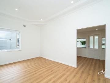 CUTE AND COZY HOME IN MAYFIELD EAST!