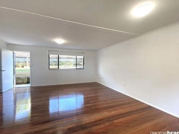 CUTE AS A BUTTON AND NEWLY RENOVATED