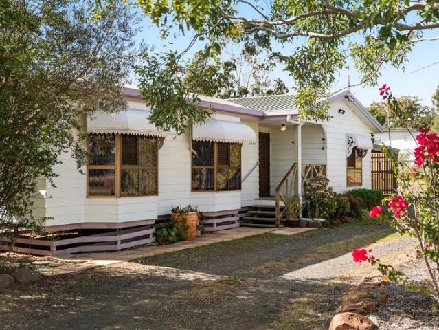 Cute as a Button & Bursting with Potential on Beautiful Acre