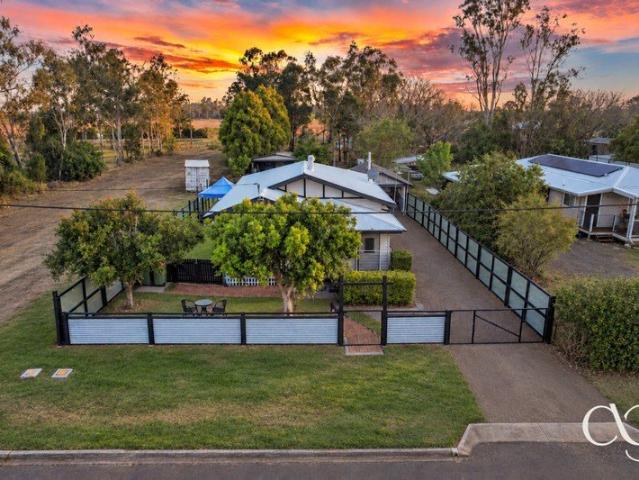 cute, charming & packed with potential 971m²