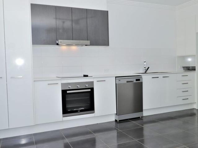 CUTE & COSY 2 BEDROOM HOME FRESHLY PAINTED & NEW CARPETS