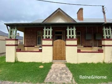 Cute Cottage Close to Town