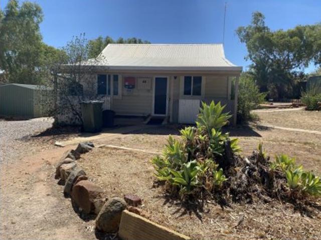 Cute Cottage In Northampton Break Lease