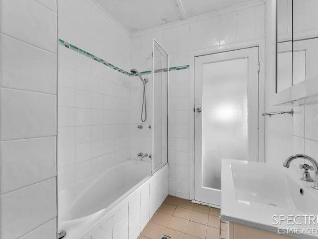 Cute Cottage Vibes in a Cracking Kedron Spot