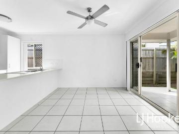 Cute & Cozy Established Locale Quiet Street & Close to Parks