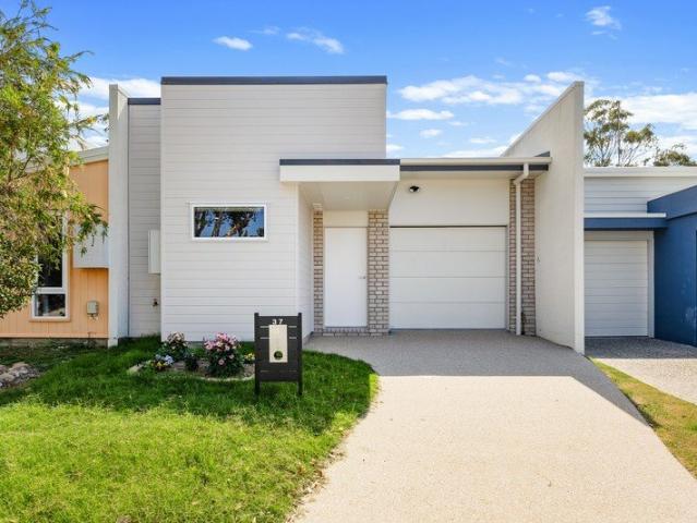CUTE & EASY CARE LIVING IN TANNUM BLUE