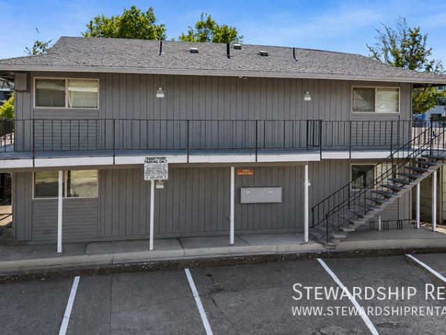 Cute efficiency studio close to campus!