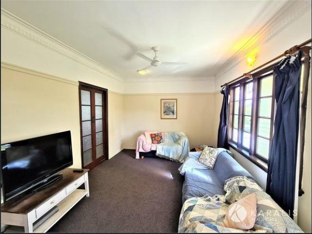 Cute Home in a Leafy location of Holland Park in Cavendish Road Catchment