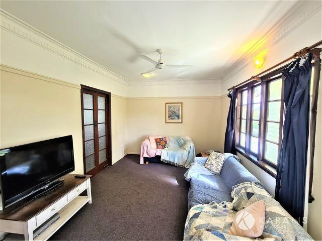 Cute Home in a Leafy location of Holland Park in Cavendish Road Catchment
