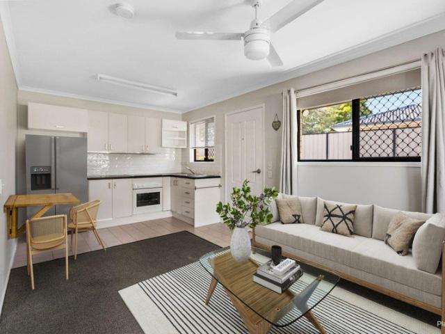 Cute little Unit in the Comptons over 55s Village!