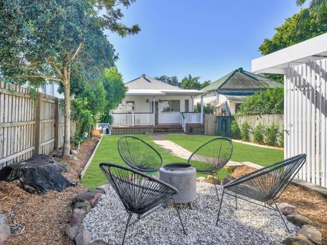 Cute Queenslander in Blue Chip Toowong Location