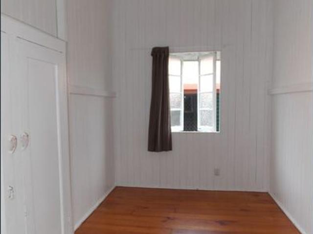 CUTE QUEENSLANDER IN COOEE BAY!