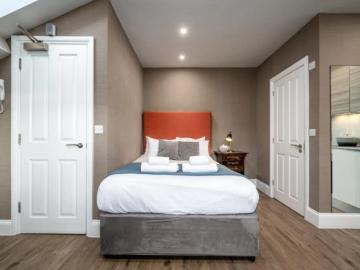 Cute Studio Apartment in Bristol Has an Apartment