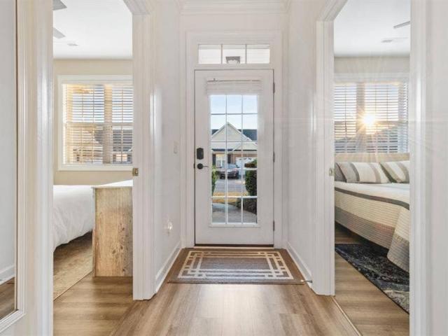 Cute townhouse with 3 bed/2 bath