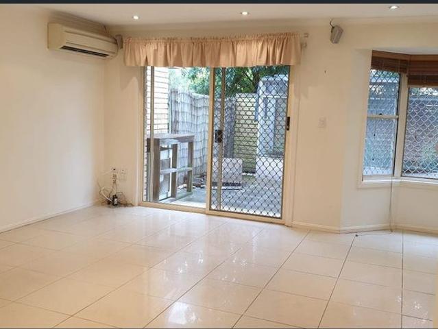 Cute 2 Bedroom Unit with Private Courtyard