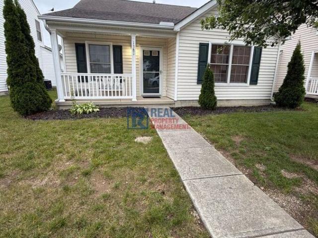 Cute 2 BR 2.5 BA home With a Community pool and playground