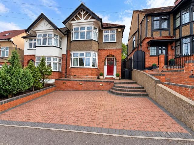 Cutenhoe Road, Luton, Bedfordshire. 3 bed semi detached house to rent £1,700 pcm £392 pw