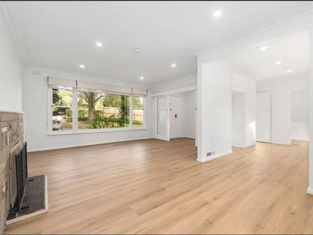 Cutest Court Location A renovated 3 BED / 2 BATH / 2 Living / FHS Zone AND Ducted Heating