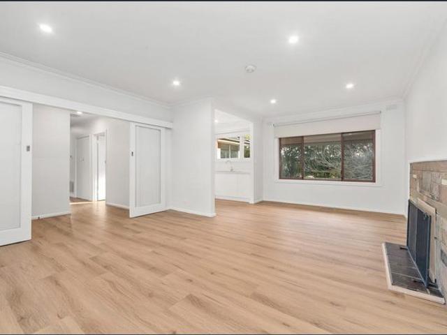 Cutest Court Location A renovated 3 BED / 2 BATH / 2 Living / FHS Zone AND Ducted Heating