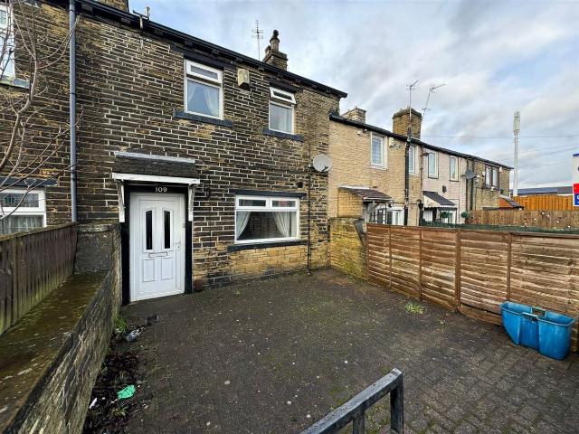 Cutler Heights Lane, Bradford BD4, 2 bed property to rent, £750 pcm | PrimeLocation