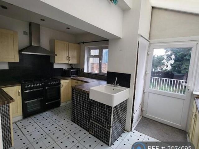 Cuxton Road, Rochester, ME2 2 bed semi detached house to rent £1,350 pcm £312 pw